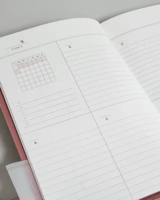 리훈 2023년 하고싶은말 다이어리 만년형(세로/가로) — 5점을 준 리뷰어가 2022년 11월 올린 사용 사진