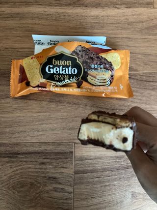 롯데제과 본젤라또 비스킷&바닐라카라멜바, 본젤라또 베리쇼콜라컵 — 4.5점을 준 리뷰어가 2021년 12월 올린 사용 사진