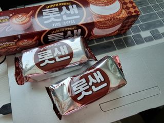 롯데제과 롯샌 카페크런치 — 1점을 준 리뷰어가 2021년 10월 올린 사용 사진