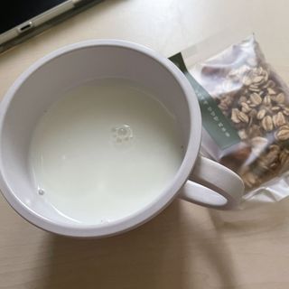 [그래한끼] 무설탕/저당 시리얼타입 수제그래놀라 (40gX10개) — 5점을 준 리뷰어가 2022년 7월 올린 사용 사진