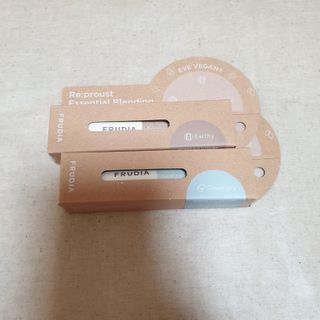 [후르디아] 올리브영 착한보습 비건 립버터 2종 — 5점을 준 리뷰어가 2021년 12월 올린 사용 사진