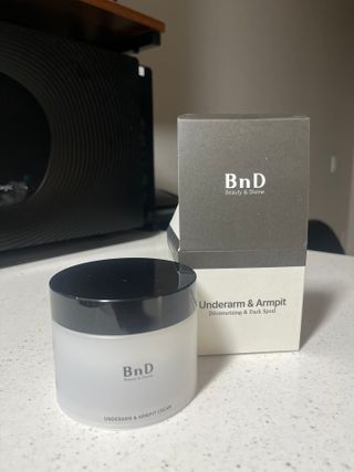 비엔디 2NOW[한글]]BnD 바디 미백 겨드랑이 크림 — 5점을 준 리뷰어가 2024년 12월 올린 사용 사진