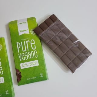 당류2g 자일리톨로 단맛을낸 슈카 퓨어비건 무설탕초콜릿 Xucker vegan 2개입 — 4점을 준 리뷰어가 2021년 4월 올린 사용 사진