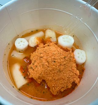 나우  [요리궁리] B타입 ( 매콤, 치즈, 매콤까르보 ) 꽃떡볶이 6개입 세트 — 5점을 준 리뷰어가 2025년 3월 올린 사용 사진