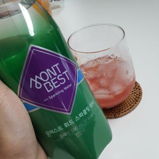 몽베스트 Montbest with Sparkling water Plain 20병 — 5점을 준 리뷰어가 2021년 11월 올린 사용 사진