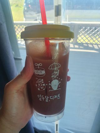 BLENDY'S 핑크 스무디+블론디 스무디 — 5점을 준 리뷰어가 2021년 9월 올린 사용 사진