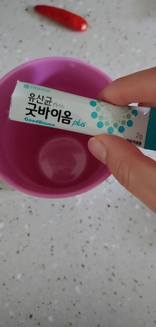 프리마인 유산균 국가지정연구소 선정, 살아있는 생유산균 200억 마리의 힘. 유산균n굿바이옴플러스 — 3점을 준 리뷰어가 2021년 10월 올린 사용 사진