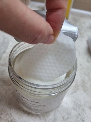 랑벨 비타 에너지 잡티 앰플 패드 65매 (투명하고 밝은 얼굴 광채패드) — 5점을 준 리뷰어가 2022년 4월 올린 사용 사진