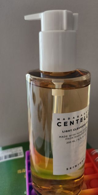 스킨1004 [SKIN1004] 마다가스카르 센텔라 라이트 클렌징 오일 200ml — 5점을 준 리뷰어가 2024년 7월 올린 사용 사진