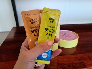 페페로니 맛있는 스틱 - 무항생제 닭고기 15개 + 원양선 참치 15개 — 5점을 준 리뷰어가 2021년 7월 올린 사용 사진