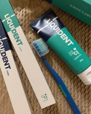 리퀴덴트 오랄케어 온가족용 리퀴덴트 더더 오랄케어 무불소 치약 + 임상시험완료 이중 미세 엠보싱 칫솔 올데이세트 — 5점을 준 리뷰어가 2021년 1월 올린 사용 사진