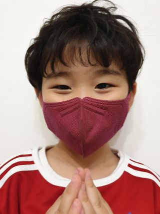 [블루 본 아이노우] 유아용 컬러마스크 40 PCS SET 2중 택 1 — 5점을 준 리뷰어가 2021년 4월 올린 사용 사진