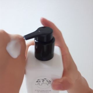 줄라이 모닝 _ JULY MORNING 줄라이모닝 하이드레이팅 퍼퓸드 바디앤핸드 에멀젼 — 5점을 준 리뷰어가 2021년 9월 올린 사용 사진