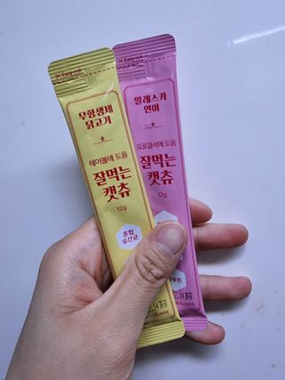 페페로니 잘 먹는 캣츄 - 무항생제 닭고기 12개 + 알래스카 연어 12개 — 5점을 준 리뷰어가 2021년 7월 올린 사용 사진