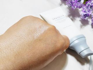 [스킨1004] 마다가스카르 센텔라 히알루-시카 워터핏 선세럼 50ml — 5점을 준 리뷰어가 2024년 5월 올린 사용 사진