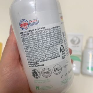 mom e 맘이 내추럴 베이비 케어 샴푸앤바스+로션 — 5점을 준 리뷰어가 2021년 1월 올린 사용 사진