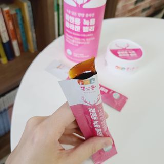 [몸엔용] 녹용 담은 탱탱 콜라겐 녹용 콜라겐 젤리 15g x 20포 — 5점을 준 리뷰어가 2022년 4월 올린 사용 사진