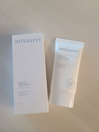 보타니티 촉촉수분자차 아쿠아핏 선 에센스 50ml + 보송톤업자차 징크 선 로션 50ml SPF50+ PA++++ (4/25) — 5점을 준 리뷰어가 2022년 4월 올린 사용 사진