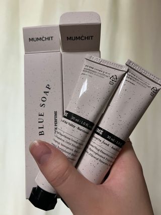 멈칫(MUMCHIT) 넥퍼퓸 NECKPERFUME 2가지 향 — 5점을 준 리뷰어가 2021년 11월 올린 사용 사진
