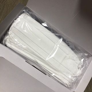 위케어 원데이 덴탈마스크 50매 화이트 대형 국내생산 — 3점을 준 리뷰어가 2021년 2월 올린 사용 사진