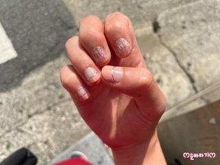 [네일가게] 햇빛에 닿으면 색이 변하는 신기한 햇살 반전 네일스티커_B — 5점을 준 리뷰어가 2021년 8월 올린 사용 사진