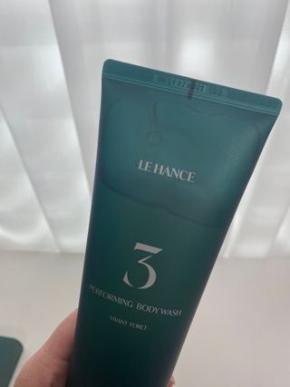 르핸스 퍼포밍 3 바디워시 비반트포렛/베티버포그 — 5점을 준 리뷰어가 2022년 12월 올린 사용 사진