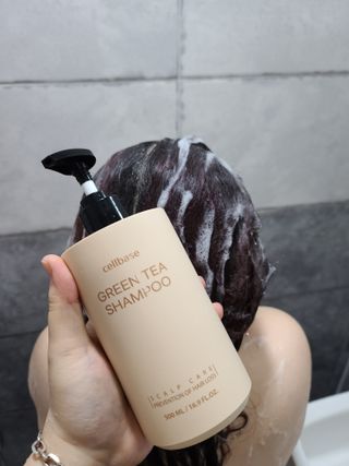 프리마인 더이상 뻣뻣하고 효과없는 탈모샴푸는 NO. 근본부터 케어하는 셀베이스 그린티샴푸(500ml) — 3점을 준 리뷰어가 2023년 5월 올린 사용 사진