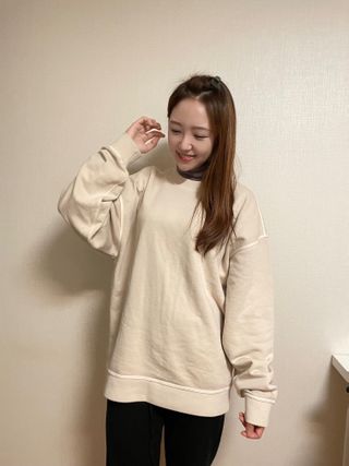 MAPLESYRUPFACTORY 메이플 피그먼트 맨투맨 8.COL — 5점을 준 리뷰어가 2023년 1월 올린 사용 사진