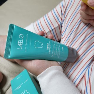 치과에서 쓰는 치약 _ 라벨제로 저불소 꼬마, 키즈, 유아, 베이비, 주니어 안전한 어린이치약 — 4.5점을 준 리뷰어가 2022년 11월 올린 사용 사진