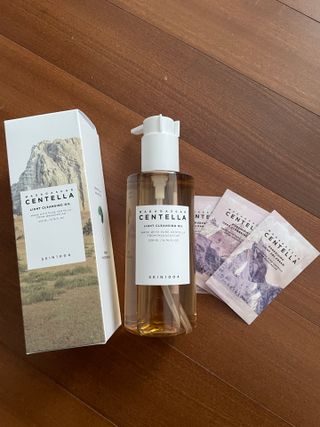 스킨1004 [SKIN1004] 마다가스카르 센텔라 라이트 클렌징 오일 200ml — 5점을 준 리뷰어가 2024년 8월 올린 사용 사진