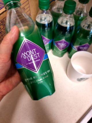 몽베스트 Montbest with Sparkling water Plain 20병 — 5점을 준 리뷰어가 2021년 11월 올린 사용 사진