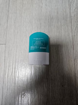 부쉬맨 워터프루프 서핑 선스틱 16g SPF50+ PA++++ — 4.5점을 준 리뷰어가 2023년 4월 올린 사용 사진