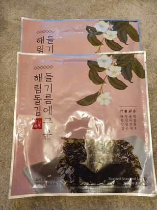 [해림맛김] 들기름에 구운 바삭바삭 김 4종 세트 + 1종 랜덤발송 총5개입 — 5점을 준 리뷰어가 2021년 2월 올린 사용 사진
