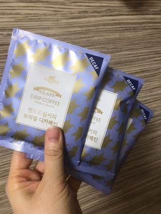 (주)쟈뎅 쟈뎅 클래스 핸드 드립 커피 10P 2종_디카페인 1종+랜덤 플레이버 1종 — 5점을 준 리뷰어가 2021년 3월 올린 사용 사진