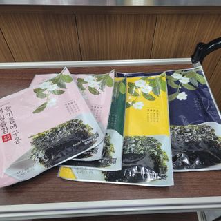 [해림맛김] 들기름에 구운 바삭바삭 김 4종 세트 + 1종 랜덤발송 총5개입 — 5점을 준 리뷰어가 2021년 2월 올린 사용 사진