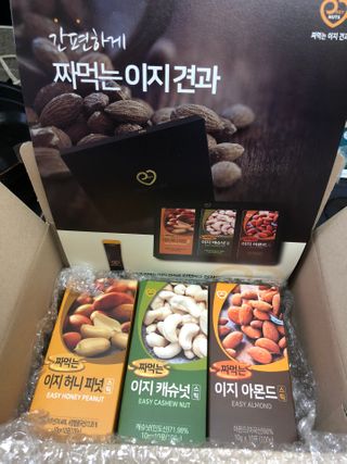 짜먹는 이지견과 짜먹는 이지아몬드, 짜먹는 이지허니피넛, 짜먹는 이지캐슈넛 각 10g X  10포 — 5점을 준 리뷰어가 2021년 2월 올린 사용 사진