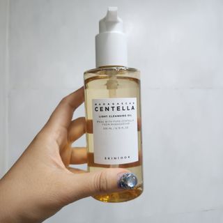 스킨1004 [SKIN1004] 마다가스카르 센텔라 라이트 클렌징 오일 200ml — 5점을 준 리뷰어가 2024년 7월 올린 사용 사진