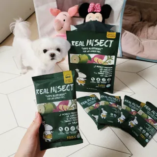 [푸디웜] 라포그  리얼인섹트 웨이트밸런스 저알러지 강아지 사료  1.2KG — 5점을 준 리뷰어가 2022년 7월 올린 사용 사진