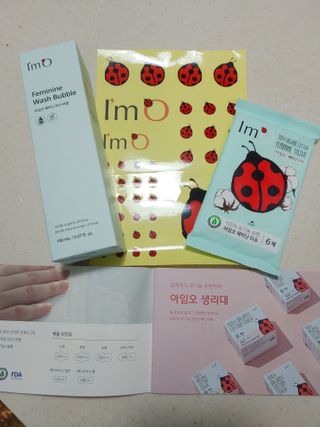 아임오 페미닌워시 150ML + 페미닌티슈6입 + 아임오스티커 + 쿠폰북 — 5점을 준 리뷰어가 2021년 10월 올린 사용 사진