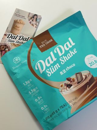 달달슬림쉐이크 [블로그]달달슬림 맛있는 단백질 쉐이크 파우치 다이어트 식사대용 프로틴 파우더 보충제 — 5점을 준 리뷰어가 2025년 9월 올린 사용 사진
