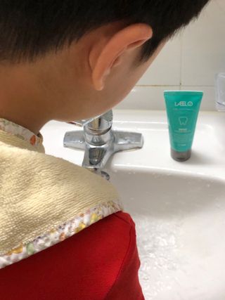 치과에서 쓰는 치약 _ 라벨제로 저불소 꼬마, 키즈, 유아, 베이비, 주니어 안전한 어린이치약 — 5점을 준 리뷰어가 2022년 10월 올린 사용 사진