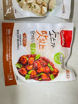 굽네몰 [굽네] 소스가 맛있는 닭가슴살 한입 볼 2종 8팩 — 4.5점을 준 리뷰어가 2021년 3월 올린 사용 사진
