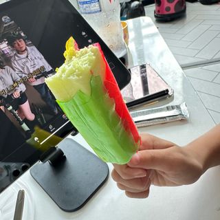 (주) 피치코리아 레인보우 롤팝젤리 후르츠믹스x10개입 — 5점을 준 리뷰어가 2023년 11월 올린 사용 사진