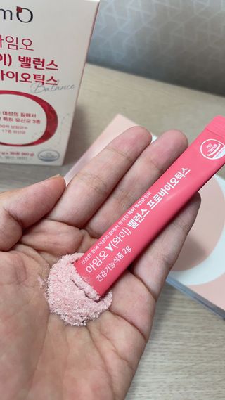 아임오 Y와이 밸런스 프로바이오틱스 30포 — 3.5점을 준 리뷰어가 2021년 8월 올린 사용 사진