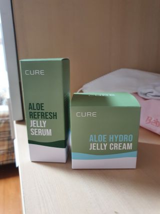 김정문알로에 큐어 큐어 알로에 리프레쉬 젤리 세럼, 큐어 알로에 하이드로 젤리 크림 — 4점을 준 리뷰어가 2021년 4월 올린 사용 사진
