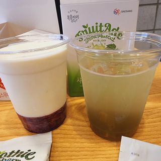 [복음자리] 바리스타 패키지 2종 랜덤발송 (딸기스무디 스틱+샤인머스캣에이드 or 망고스무디+자몽에이드) — 4.5점을 준 리뷰어가 2022년 7월 올린 사용 사진