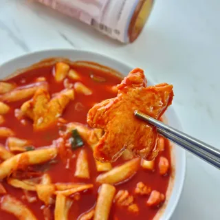 빨간키트 떡볶이 밀키트 2~3인분 매운맛 국물 떡볶이 만들기 쉬운 황금 레시피 분말 소스로 간편한 요리 — 5점을 준 리뷰어가 2021년 8월 올린 사용 사진
