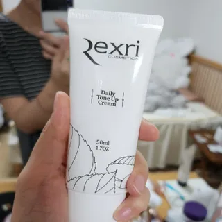 렉스리 데일리 톤업 크림 Rexri Daily Tone Up Cream — 3점을 준 리뷰어가 2022년 10월 올린 사용 사진