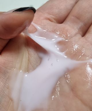 난나 살몬 스파이더 검버섯 미백 톤업 화이트닝 연어 앰플 크림 300ml 대용량 — 5점을 준 리뷰어가 2022년 8월 올린 사용 사진