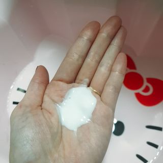 [엠메이데이] 샤워인샤워 화이트 바디 톤업크림 300g — 5점을 준 리뷰어가 2021년 12월 올린 사용 사진